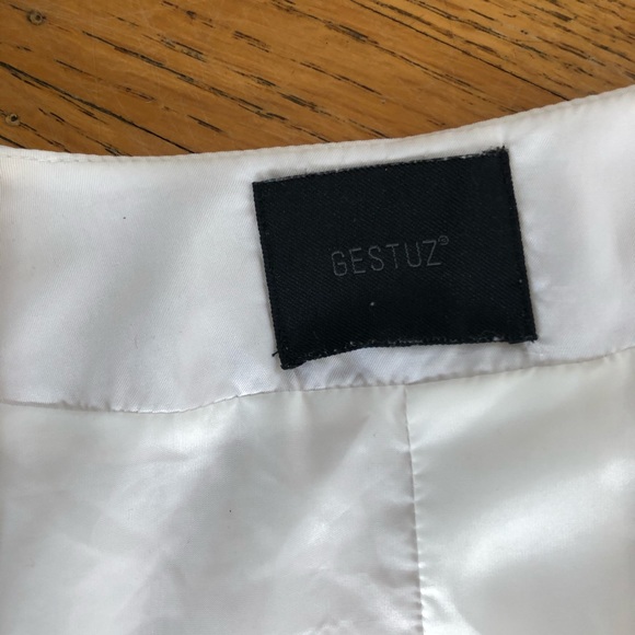 GESTUZ WHITE DOUBLE BREASTED SUMMER BLAZER - Picture 3 of 5